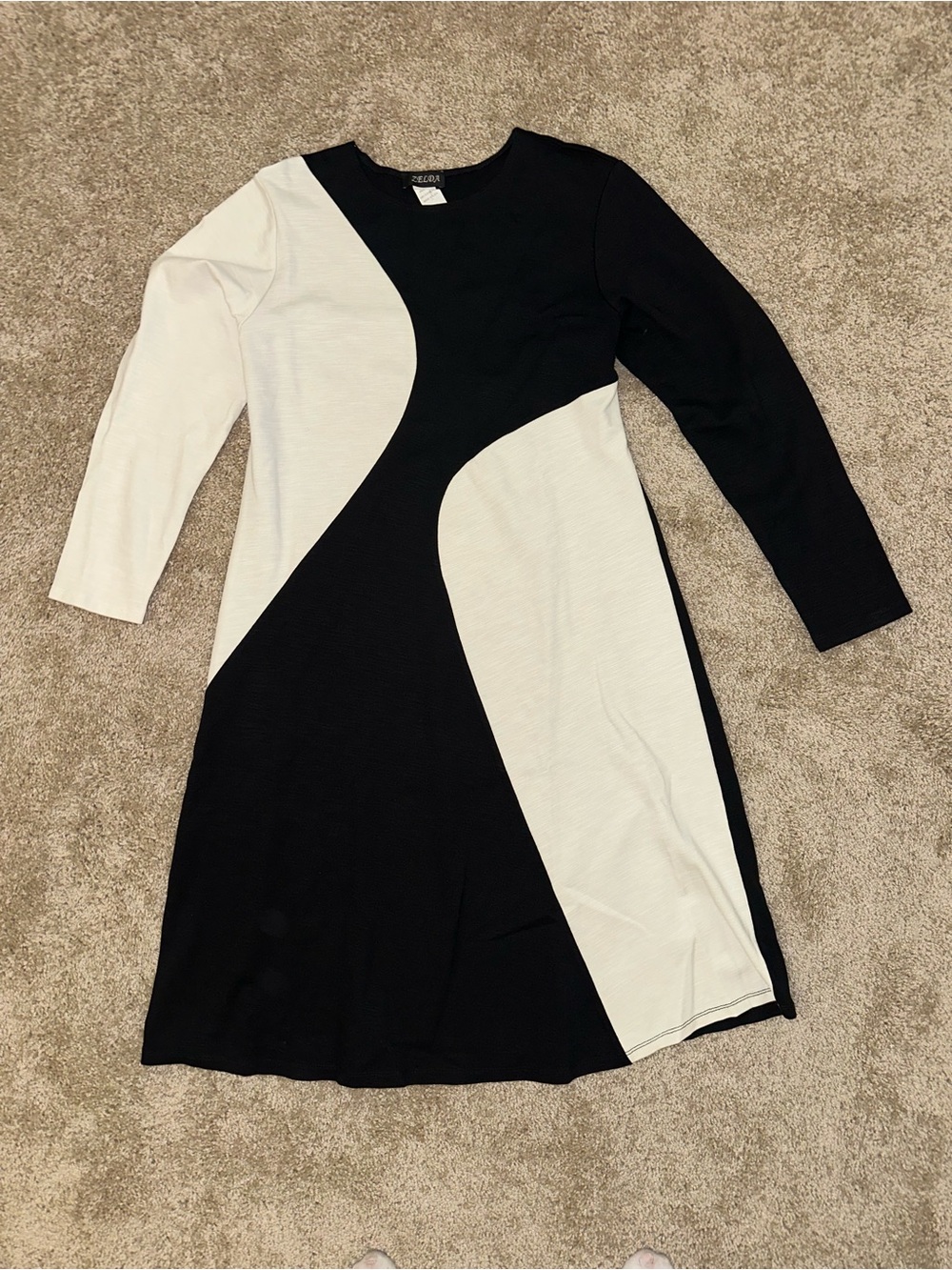 Women’s Black and White Colorblock Long Sleeve Knee Length Dress